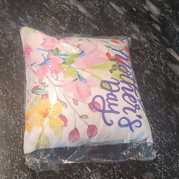 BRAND NEW MULTILOVELY FLORA HAPPY MOTHER'S DAY PILLOW - Picture 1 of 12